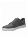 zapatilla gris informal de cuero/sintético para hombre, diseño moderno y juvenil.
