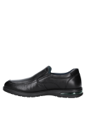 Zapato casual negro de cuero, altura de taco 3.5 cm, diseño cómodo.