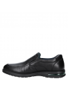 Zapato casual negro de cuero, altura de taco 3.5 cm, diseño cómodo.