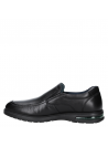 Zapato casual negro de cuero, altura de taco 3.5 cm, diseño cómodo.