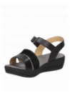 Sandalia negra de cuero para mujer, estilo informal, con taco plano de 5 cm y punta abierta para mayor confort.